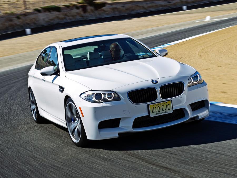  BMW M5 2011 года  (US) (фото 17 из 24)